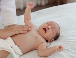 Ibu Gen Z Harus Tahu Seksolog Dr Boyke Ungkap Efek Bedak Bayi ke Organ Reproduksi Anak