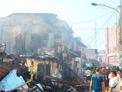 Suasana Mencekam di Tamansari, Petugas dan Warga Berjibaku Padamkan Api 5 Jam Lebih