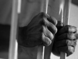 Di Balik Respons Polda Metro yang ‘Belum Tahu’ Soal Mogok Makan 16 Tahanan Demo