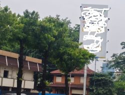 Di Jantung Pusat Bisnis Jakarta, Reklame Raksasa Slipi Diduga Ilegal dan Menunggak Pajak
